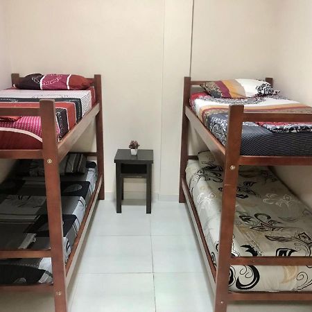 Colibri Hostel Пуэрто-Игуасу Экстерьер фото