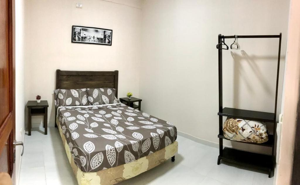 Colibri Hostel Пуэрто-Игуасу Экстерьер фото