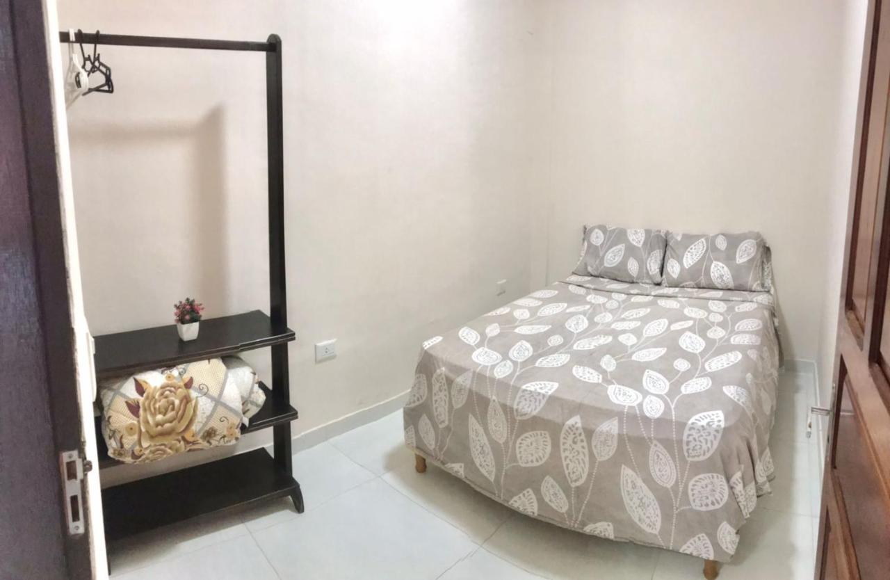 Colibri Hostel Пуэрто-Игуасу Экстерьер фото