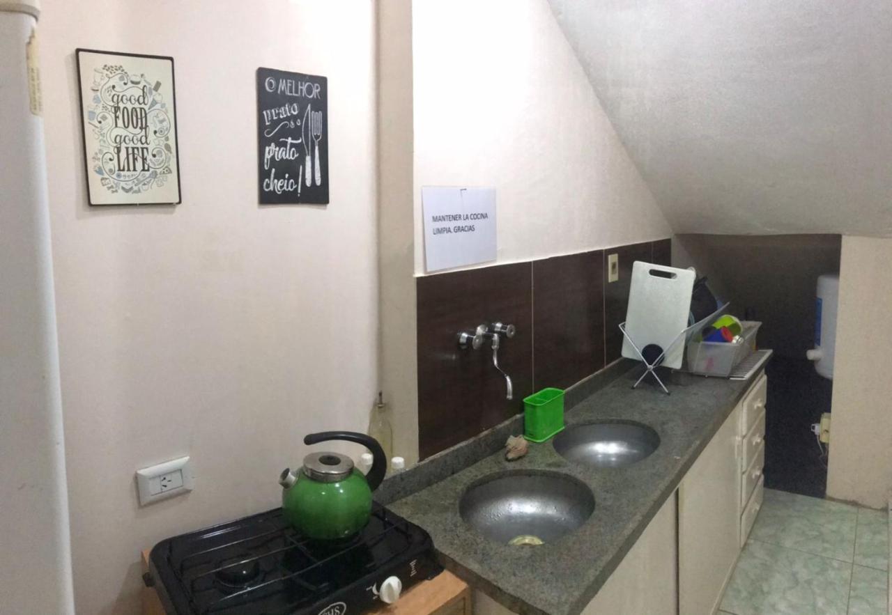 Colibri Hostel Пуэрто-Игуасу Экстерьер фото
