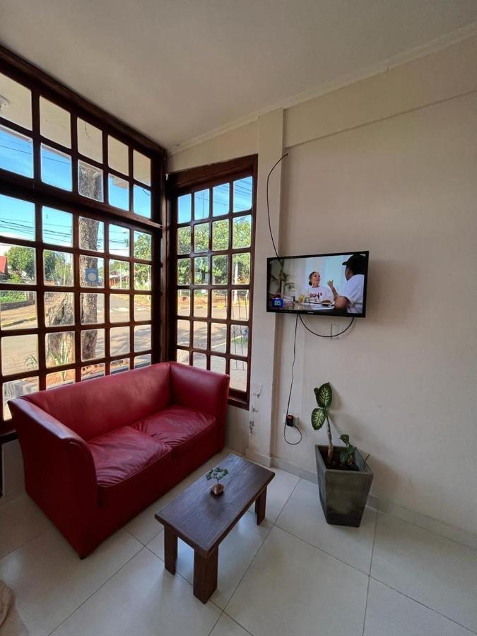 Colibri Hostel Пуэрто-Игуасу Экстерьер фото