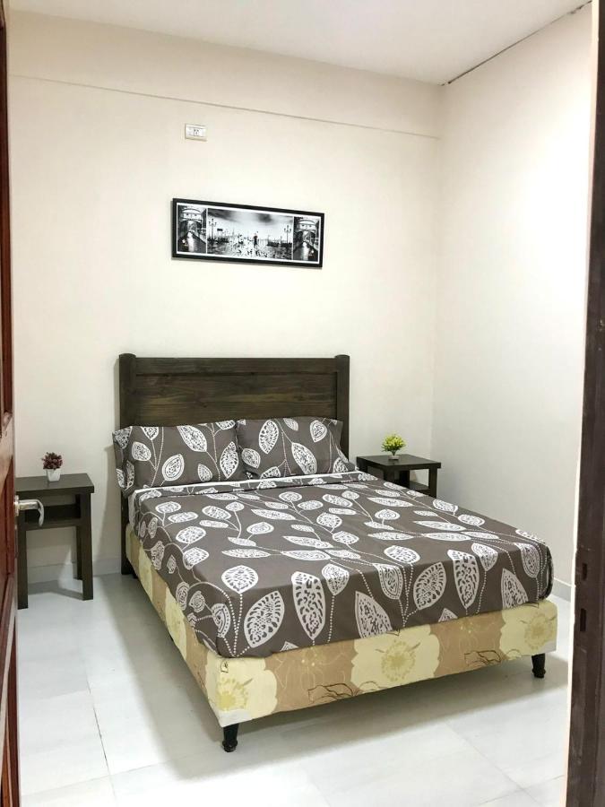 Colibri Hostel Пуэрто-Игуасу Экстерьер фото
